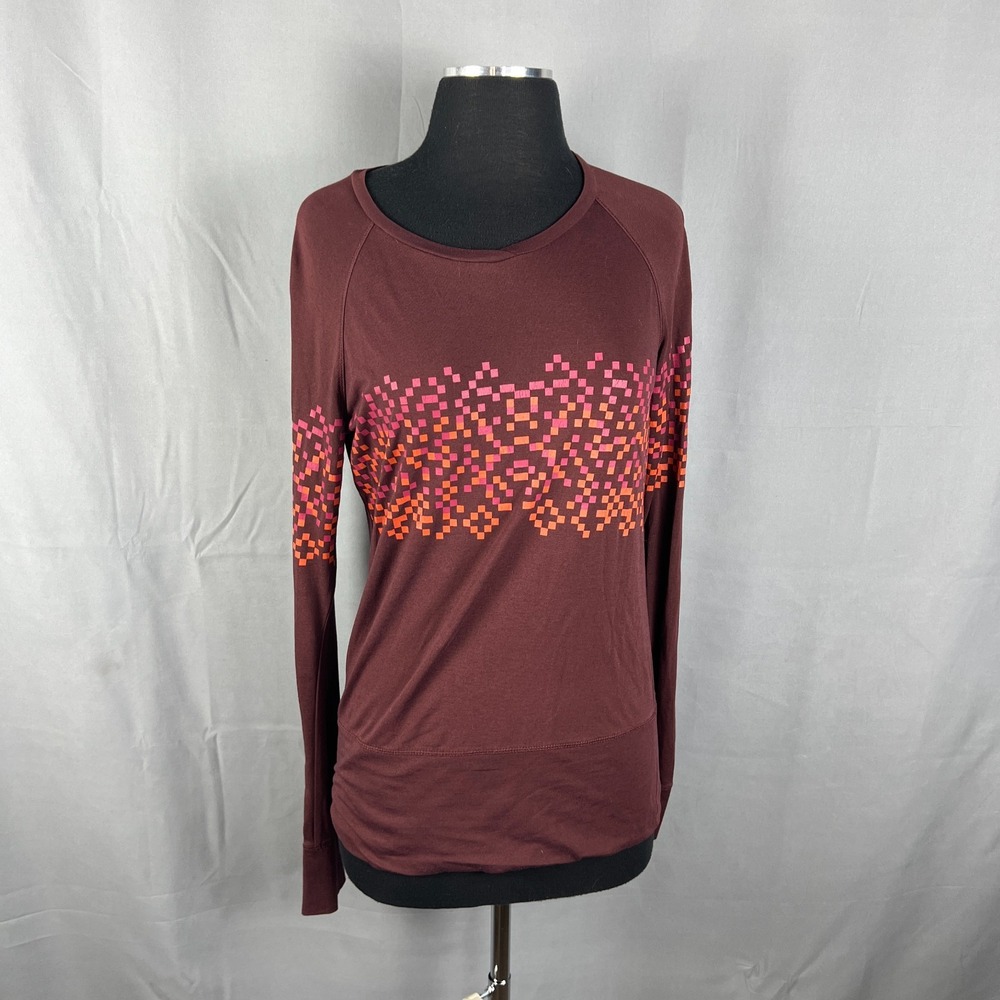 Columbia Sportswear T Shirt Womens Small Burgundy Pixelated Pattern Round Neck